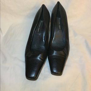 Etienne Aigner pumps